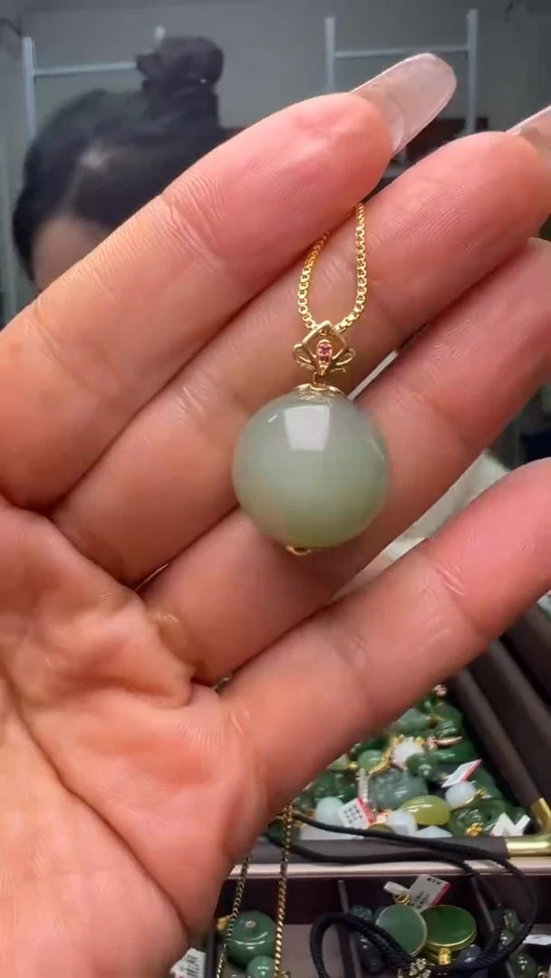 颈饰18K金镶嵌和田玉（多样性发货.发其一)1.02.55