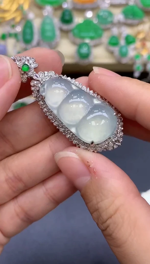 颈饰18K金镶嵌翡翠460-中国好珍宝