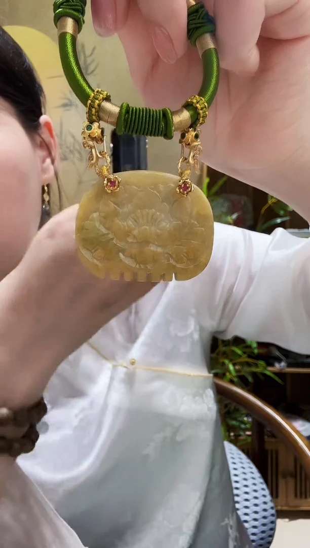 颈饰未镶嵌翡翠吊坠