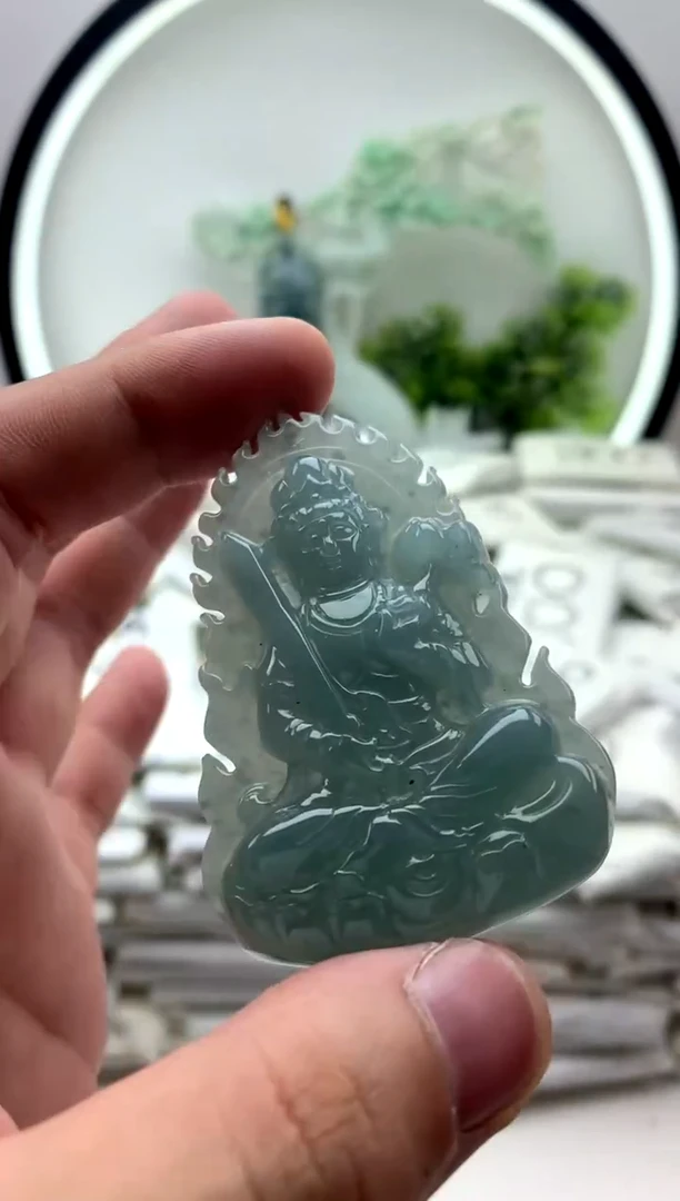 翡翠未镶嵌颈饰虚空藏