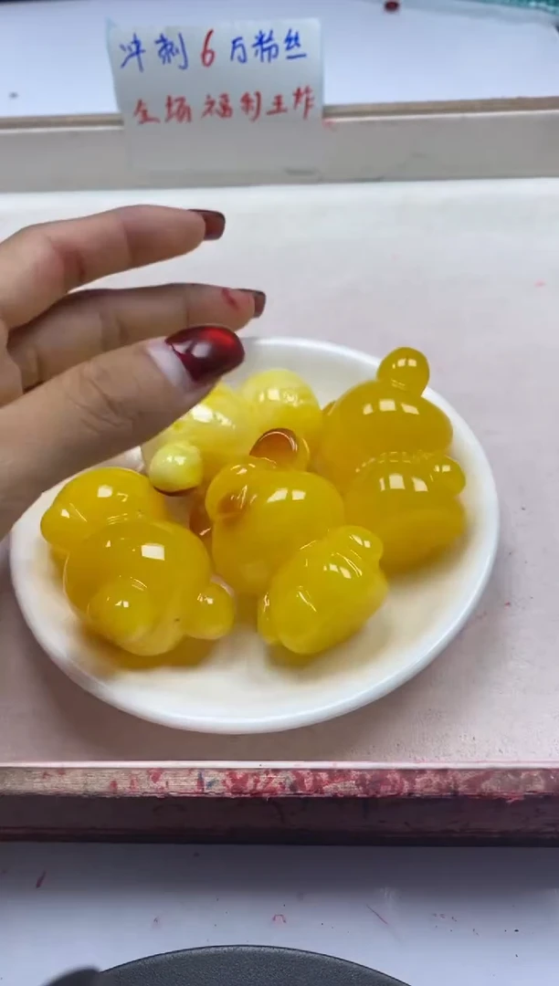 【闪购商品】蜜蜡颈饰未镶嵌w582蜜蜡二代红皮大熊*1个