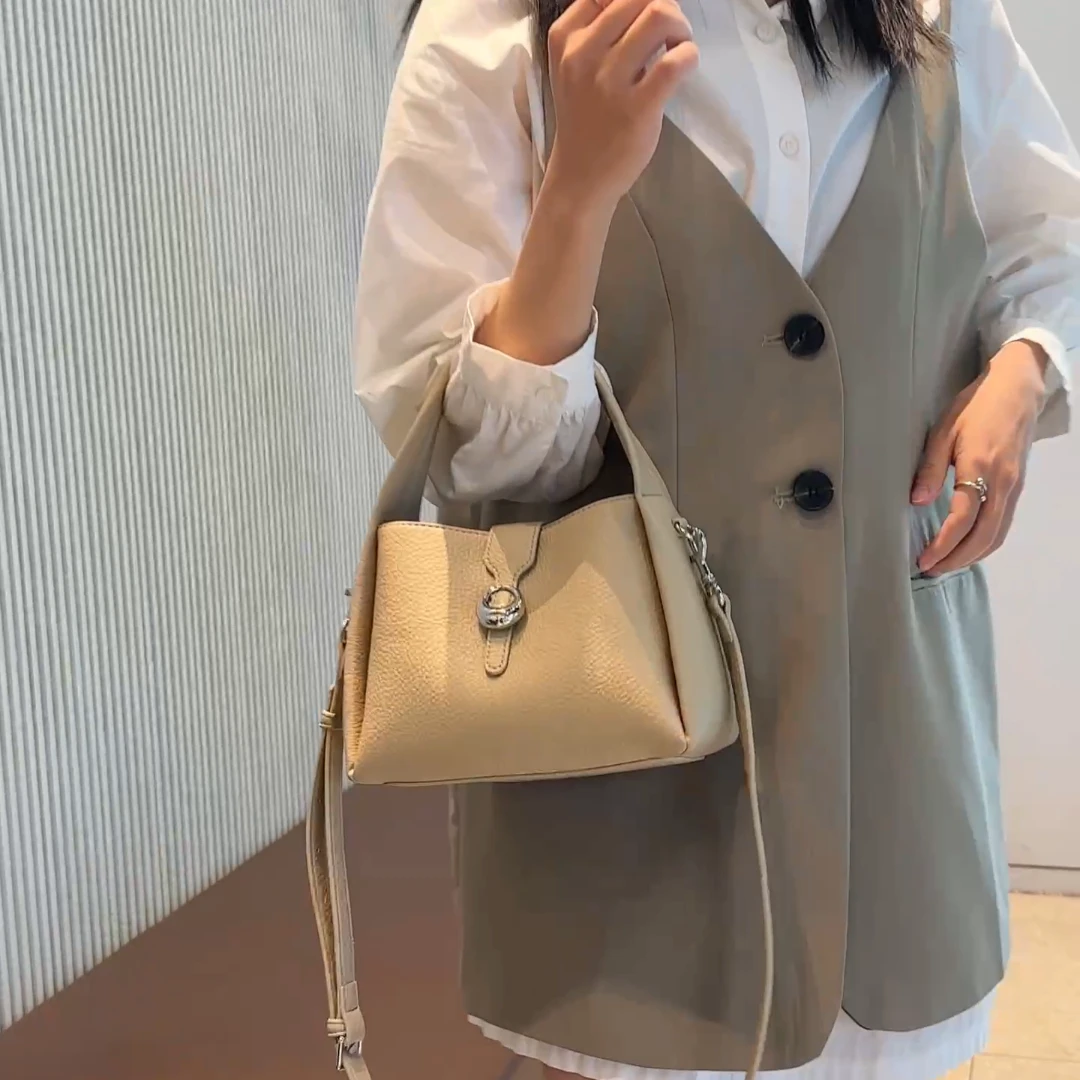 【芝麻集】QYX-9350-砂陶色RAIN.CUN简约休闲百搭腋下斜跨轻奢女包