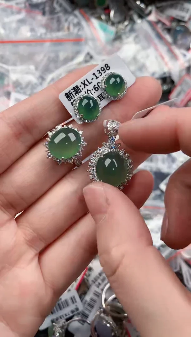 银S925镶嵌戒指翡翠666           4