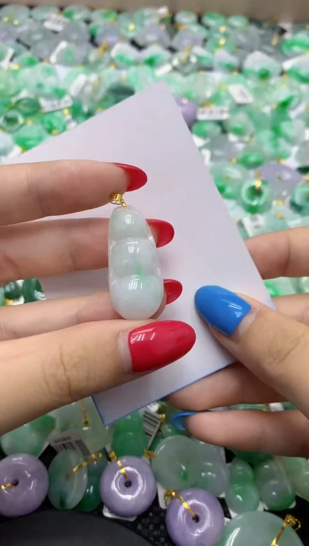 翡翠18K金镶嵌颈饰1111111111