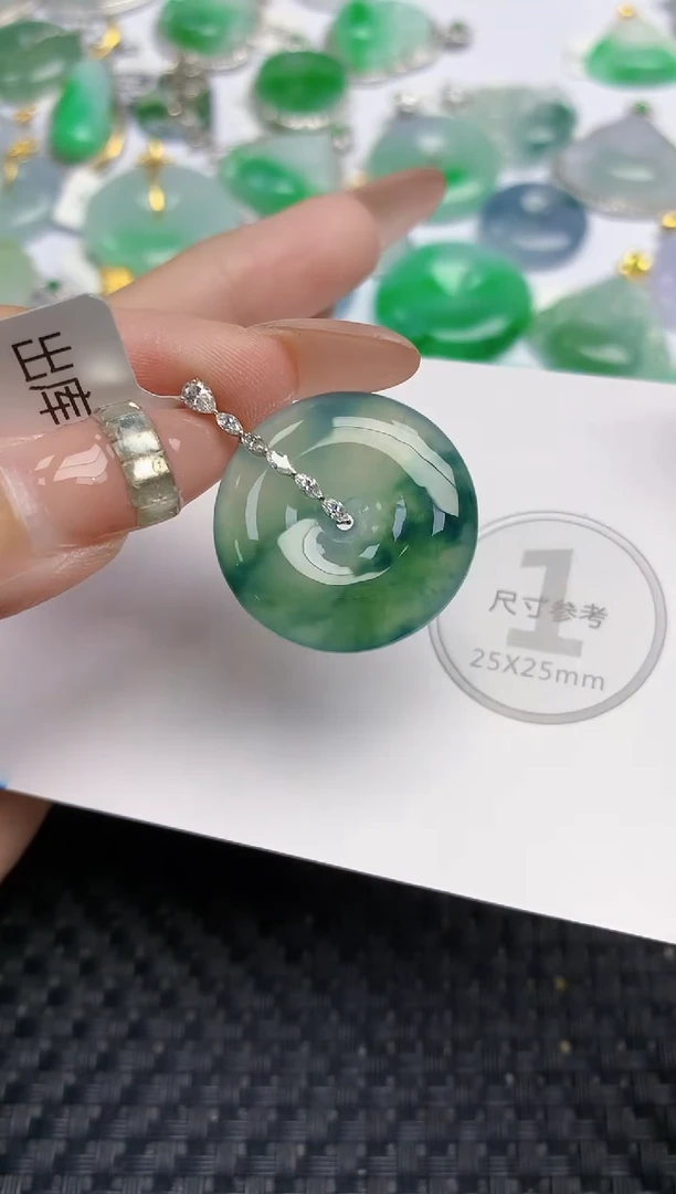 颈饰18K金镶嵌翡翠 天然缅甸A货翡翠百元以上9元证书费自理