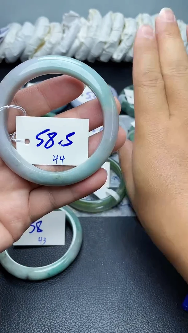 未镶嵌手镯翡翠44
