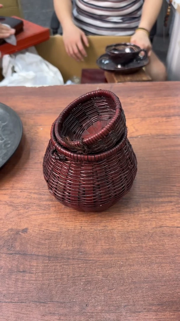陈****）生活普通乐在其中