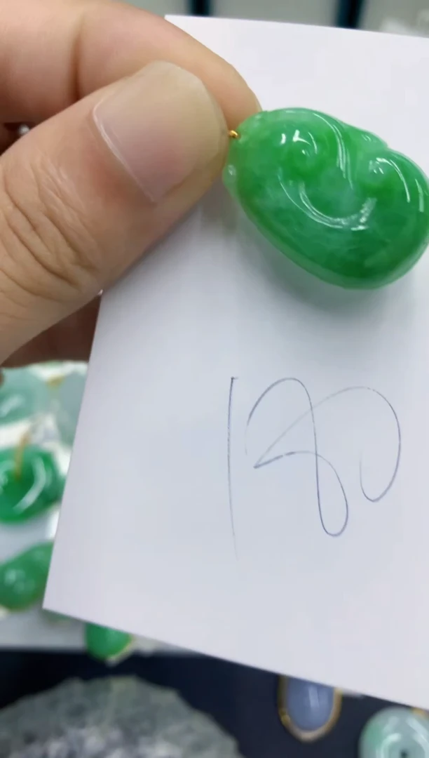 翡翠挂件18K金镶嵌翡翠