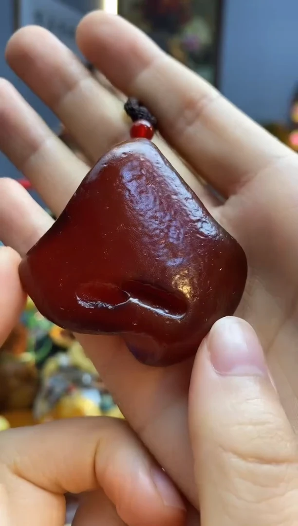 未镶嵌颈饰琥珀吊坠