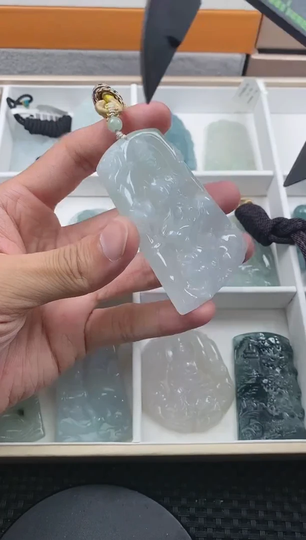 翡翠未镶嵌颈饰