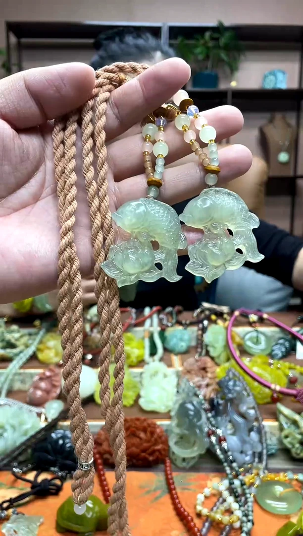 未镶嵌岫玉吊坠多样性发货发其中之一