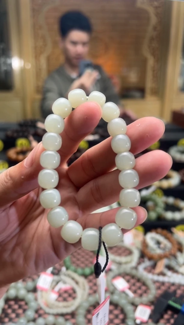 【闪购商品】和田玉手串未镶嵌且末料青白玉老型珠卡9*10手串