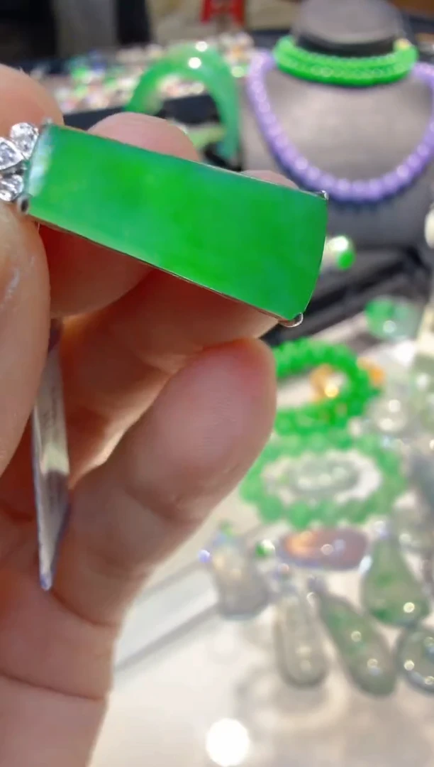 吊坠(不含链)18K金镶嵌翡翠多样性团购发一件