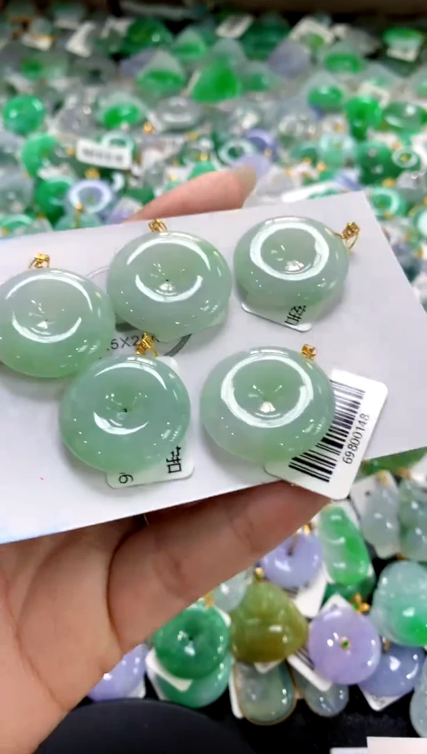 翡翠18K金镶嵌颈饰1111111111（多样性发其一）