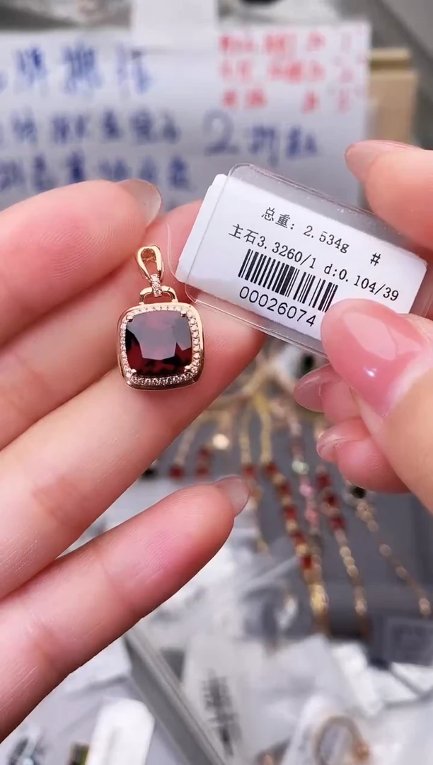 颈饰18K金镶嵌石榴石--专柜--