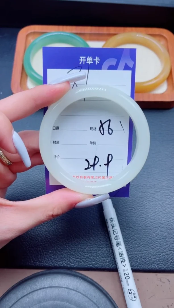 未镶嵌手镯石英质玉81-56