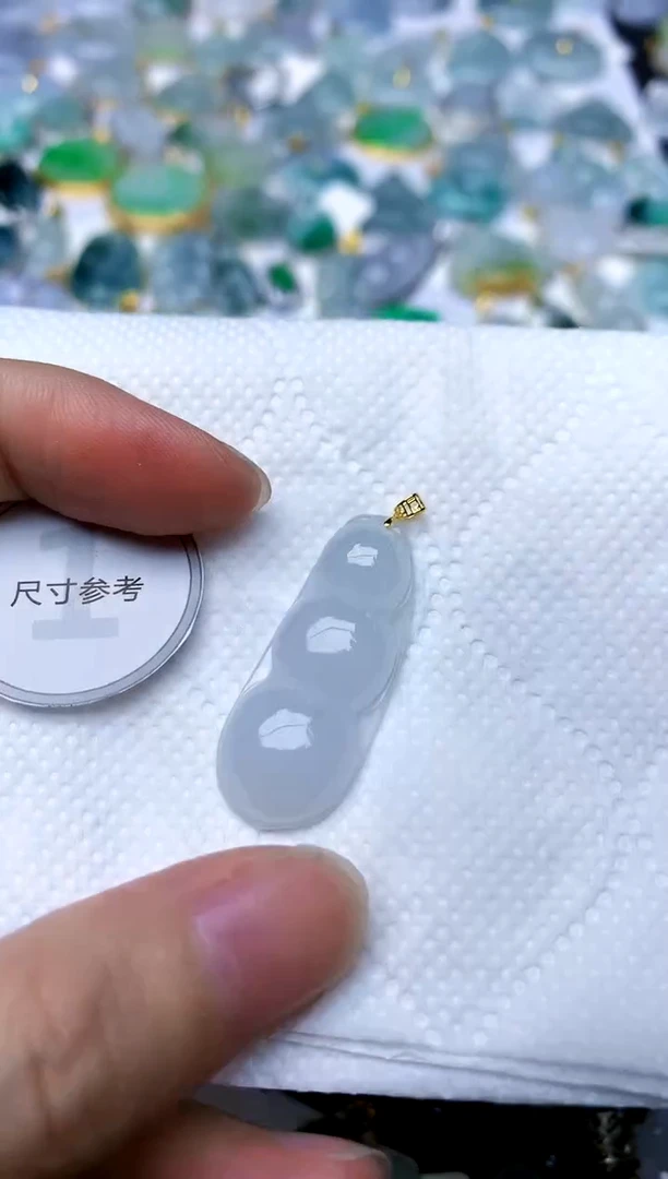 颈饰18K金镶嵌翡翠天然A货翡翠