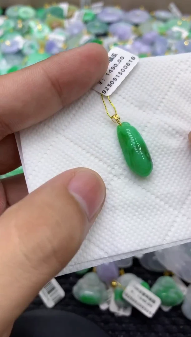 颈饰18K金镶嵌翡翠天然缅甸翡翠A货