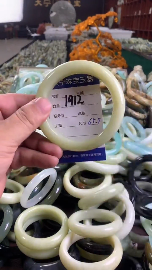 未镶嵌蛇纹石玉手镯1912