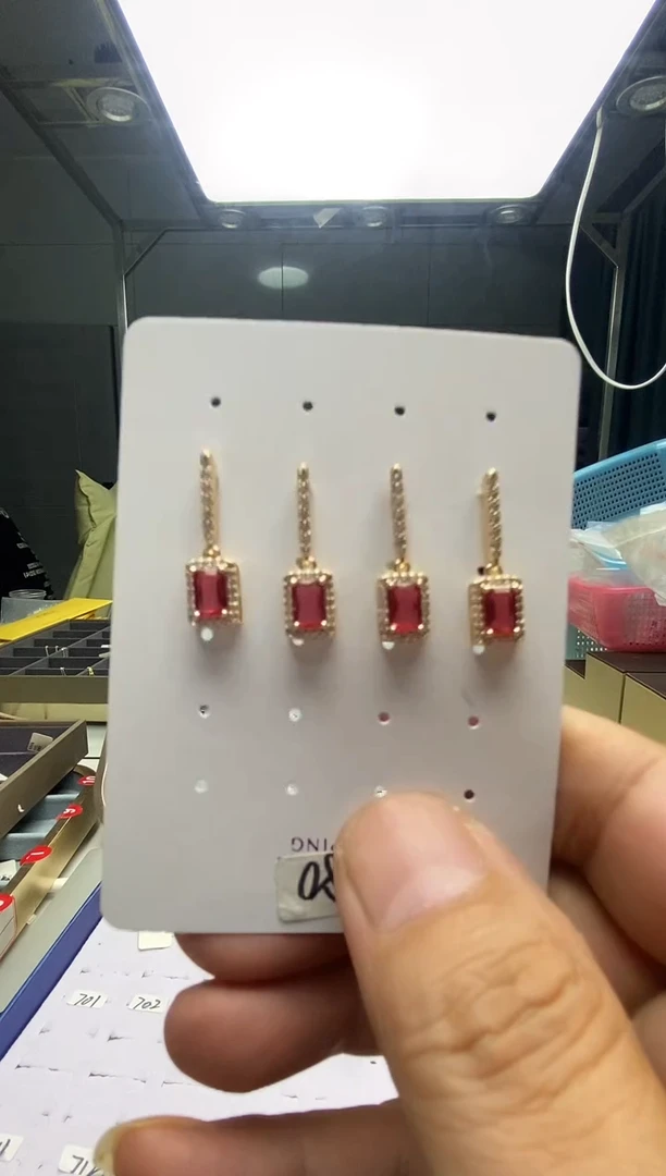 合金耳饰红宝石耳坠