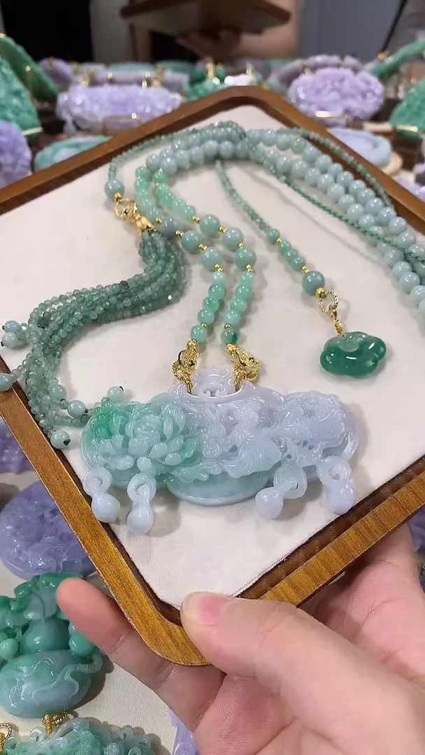 颈饰未镶嵌翡翠吊坠