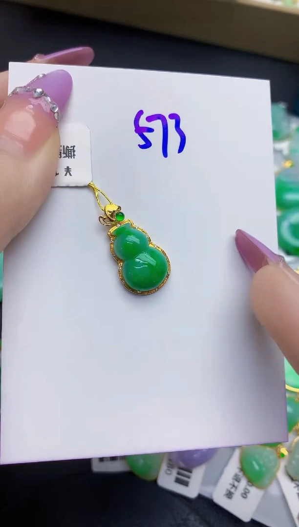 翡翠18K金镶嵌颈饰缅甸天然翡翠A货