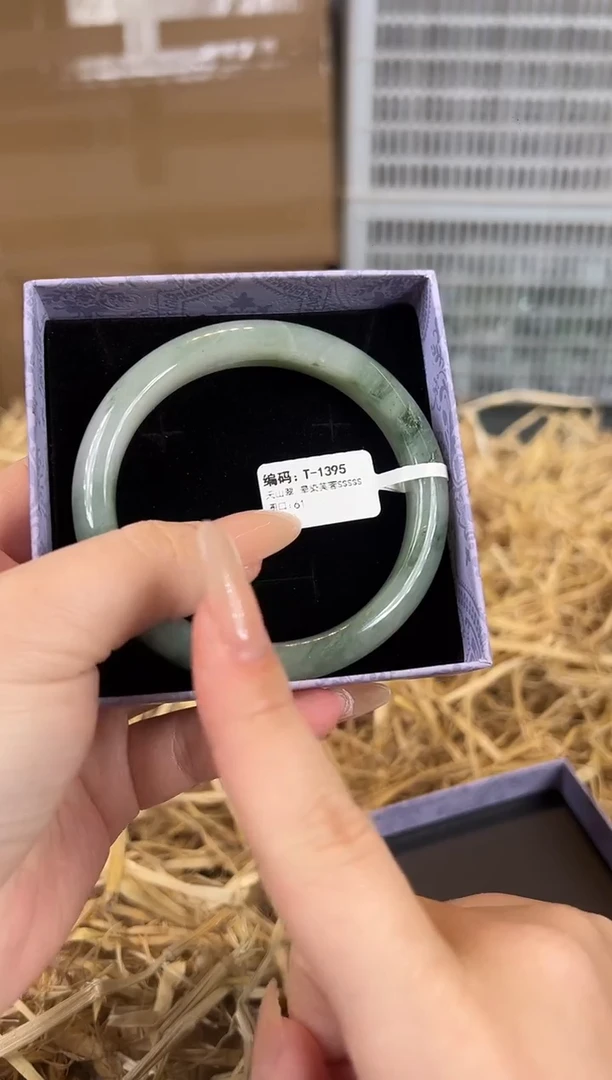 未镶嵌手镯石英质玉T1395