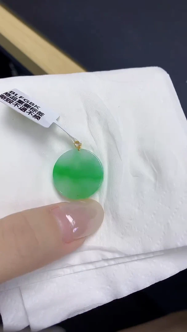 翡翠18K金镶嵌颈饰天然缅甸翡翠A货