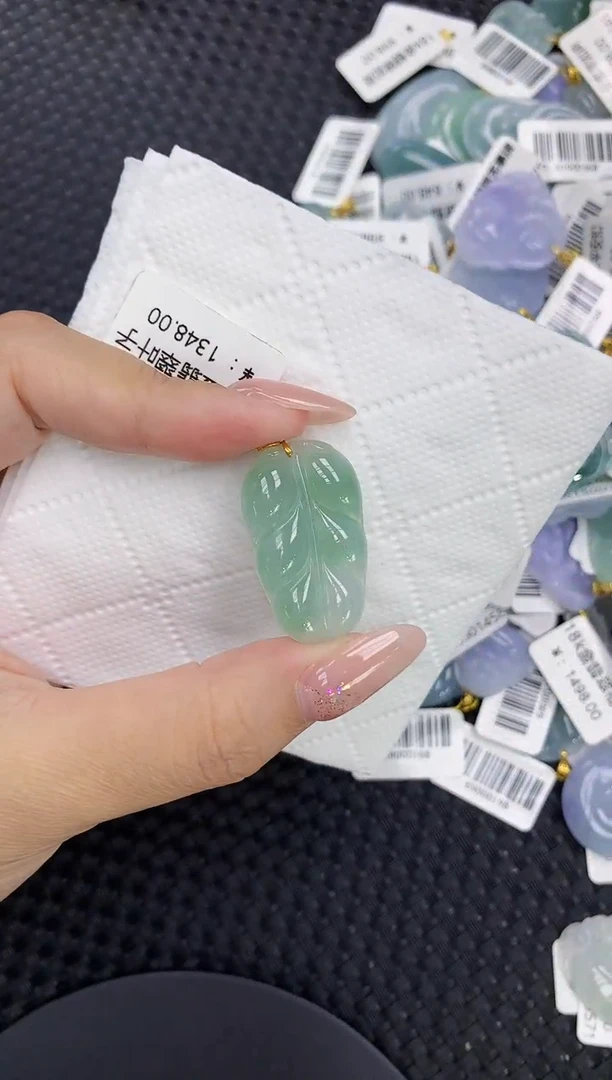 颈饰18K金镶嵌翡翠 1111111111