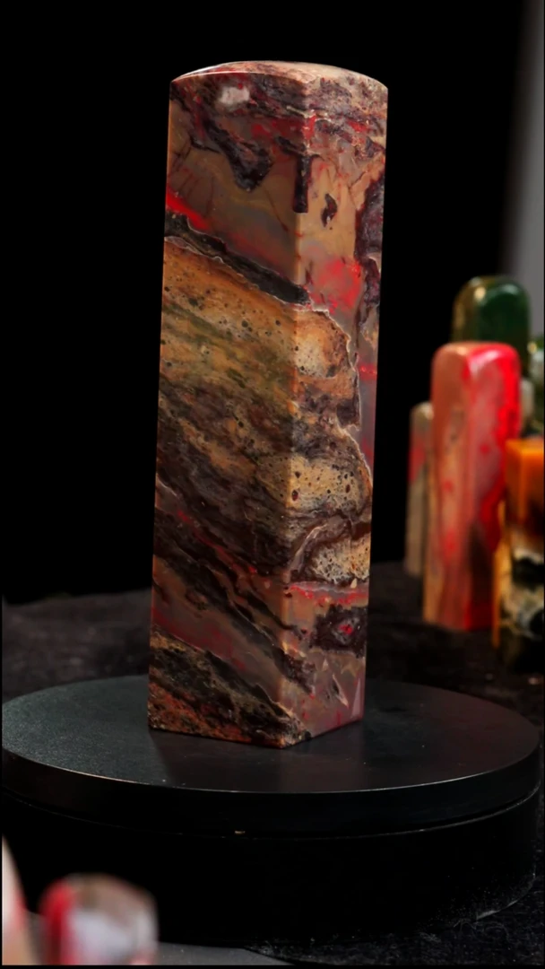 昌化石精品刘关张鸡血石