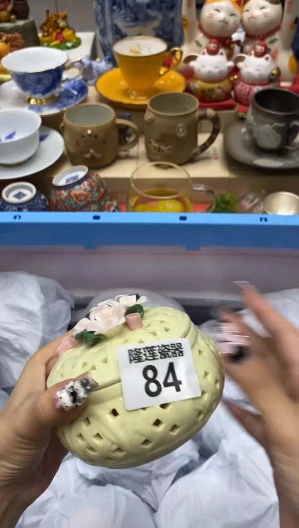 瓷片往***生隆莲瓷器欢迎大家
