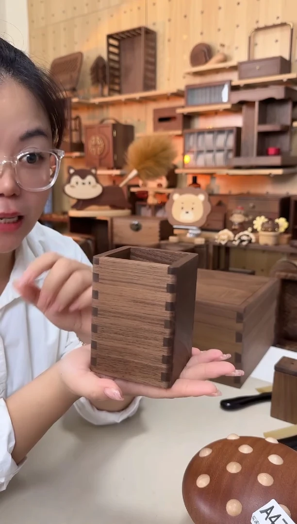 木北美黑胡桃榫卯笔筒