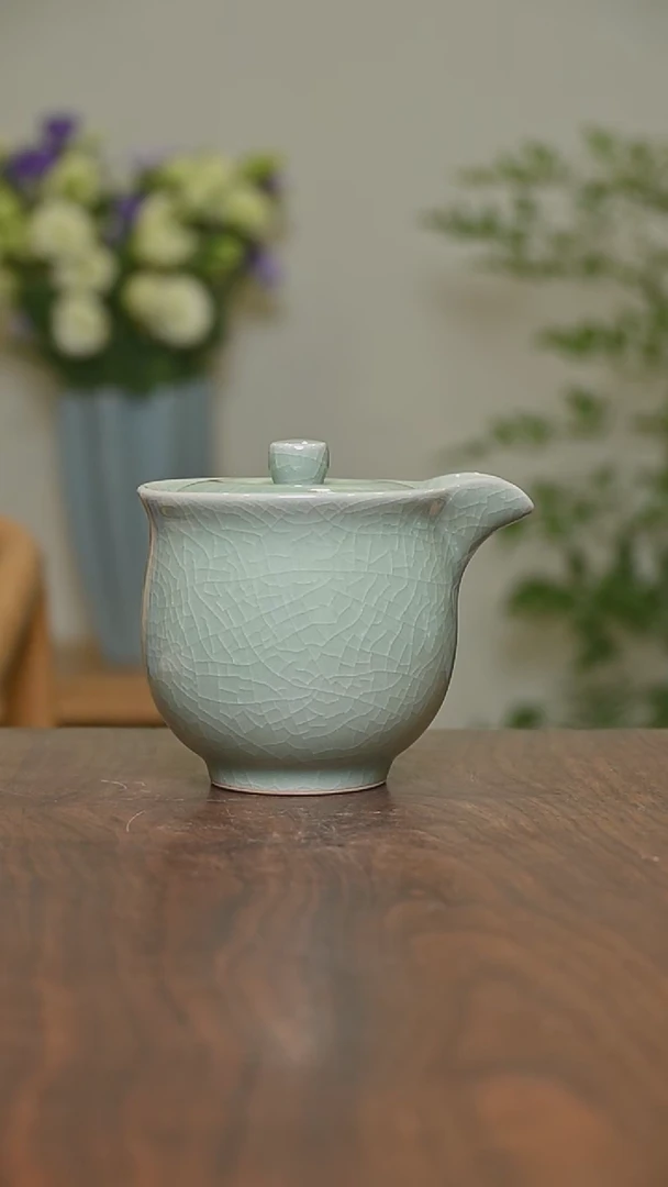 手抓壶 260毫升微瑕 豆绿釉朱家款
