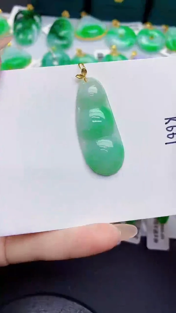 颈饰18K金镶嵌翡翠缅甸天然翡翠A货