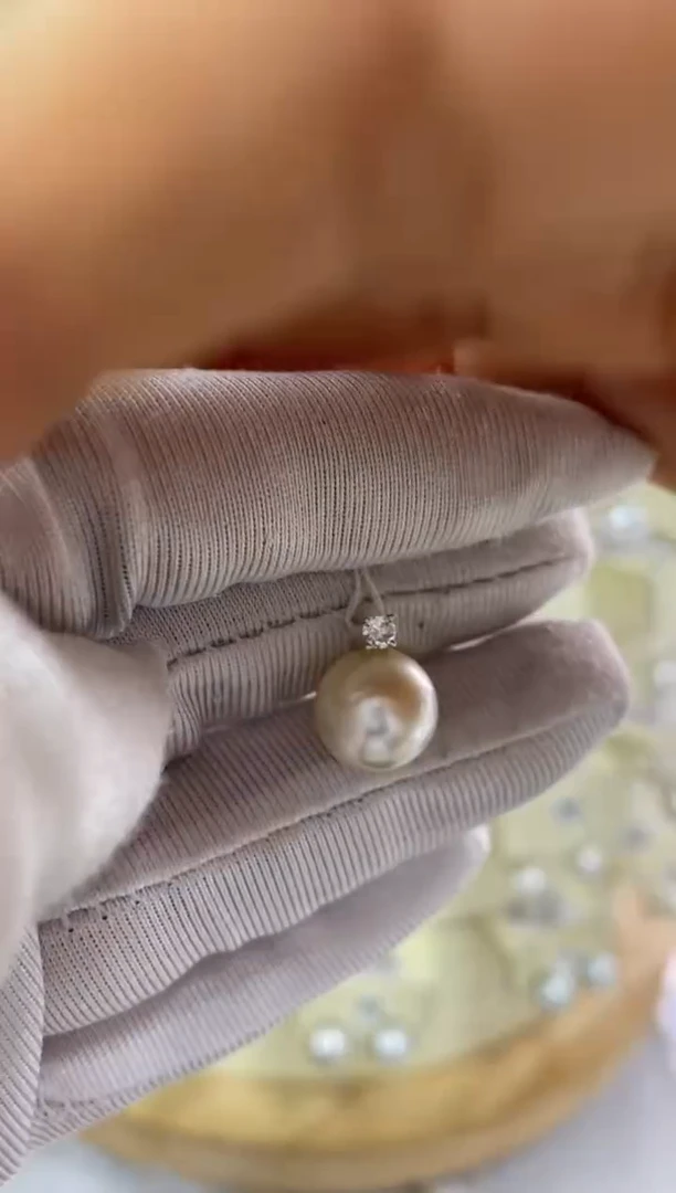 吊坠(赠链)18K金镶嵌海水珍珠10-11mm