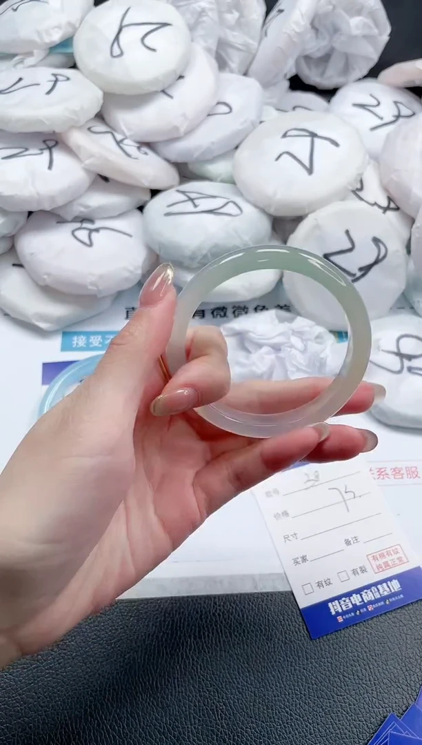 【闪购商品】石英质玉手镯未镶嵌14J38-55