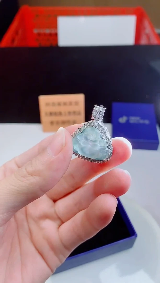 颈饰未镶嵌翡翠   ·