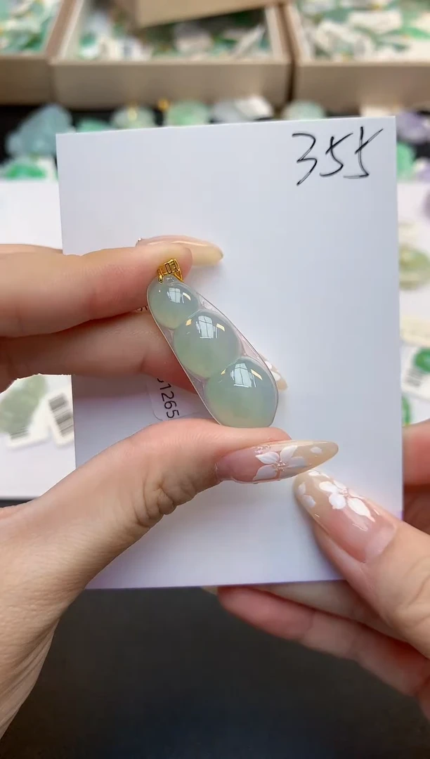 颈饰18K金镶嵌翡翠天然缅甸a货翡翠