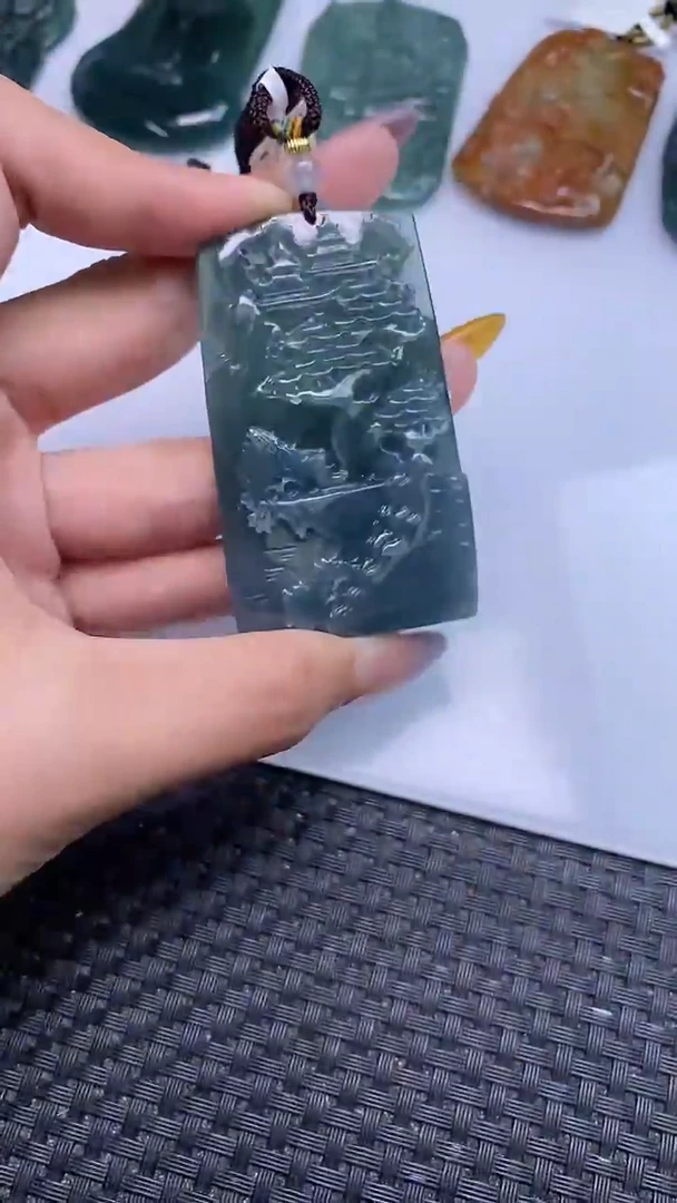 翡翠未镶嵌颈饰