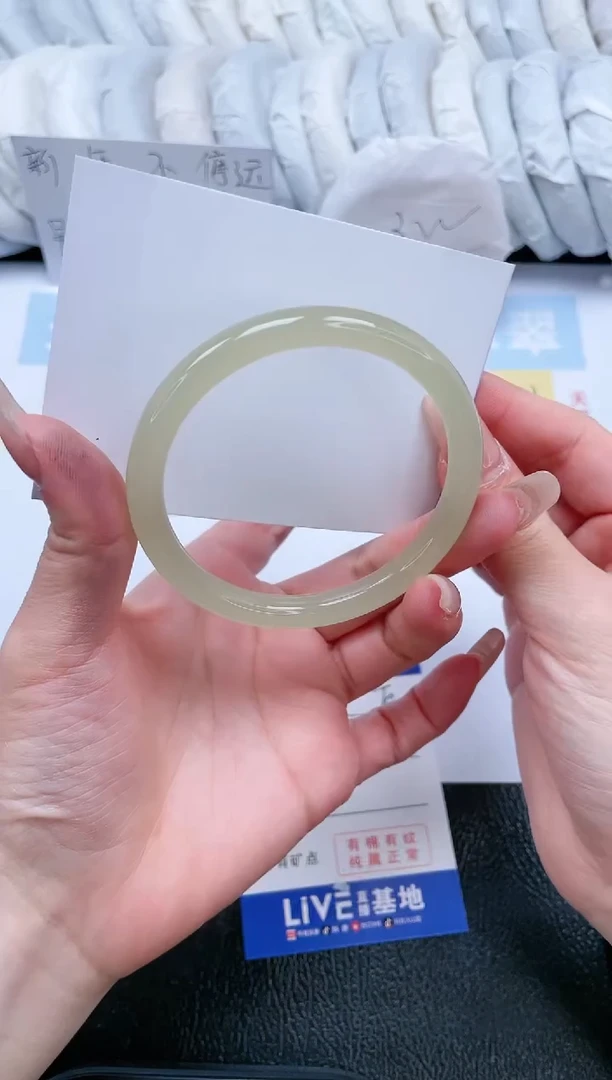 【闪购商品】石英质玉手镯未镶嵌T80-57.5