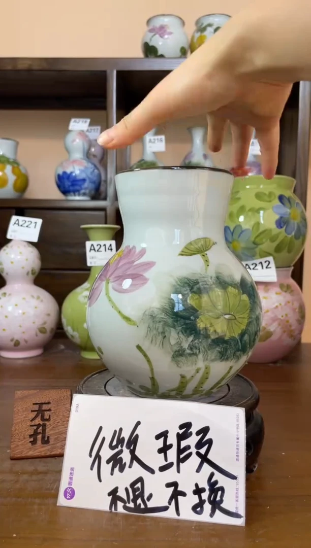 摆件景德镇手绘陶瓷微瑕  口10  高度19
