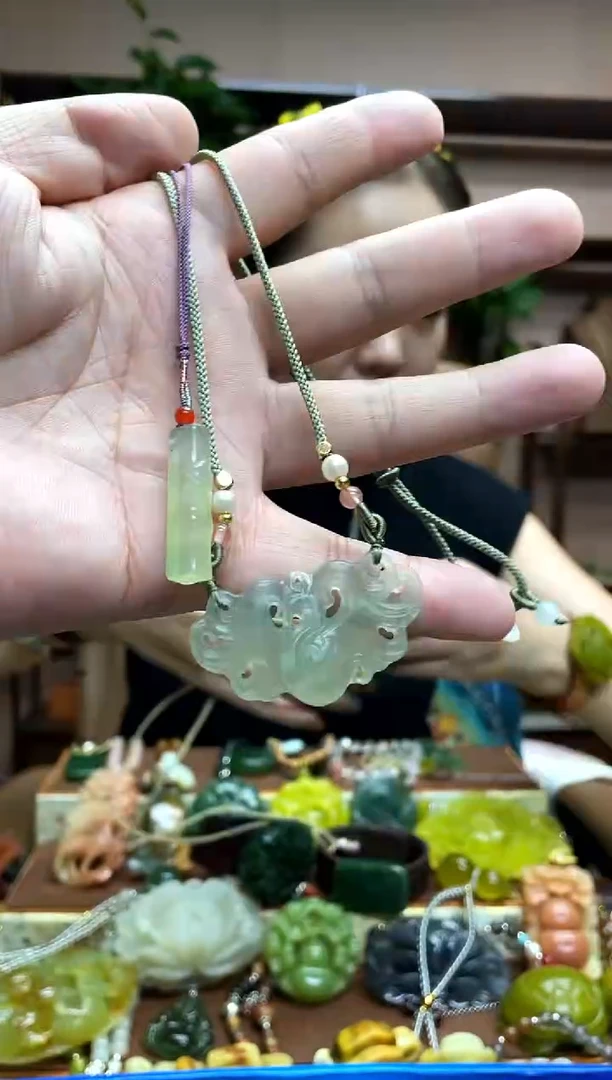 未镶嵌岫玉吊坠·1