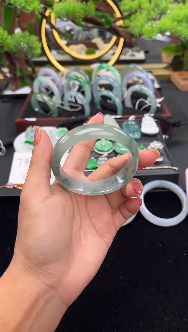 未镶嵌手镯翡翠手镯