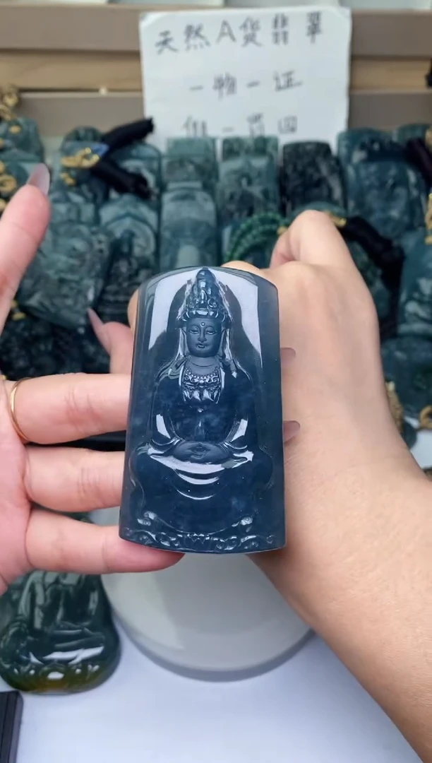 颈饰未镶嵌翡翠