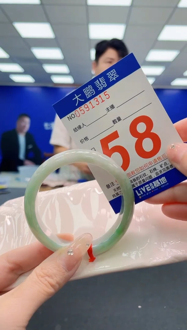 翡翠手镯未镶嵌AAAAAAAAAAAAAAAAAA