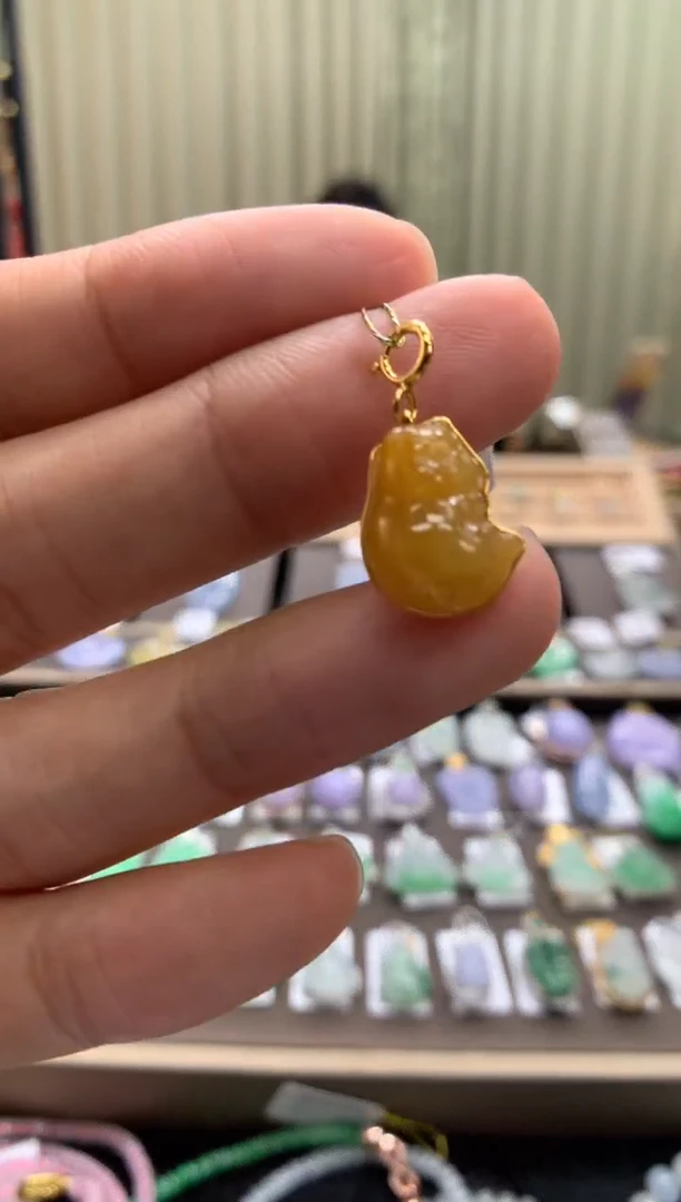 翡翠18K金镶嵌颈饰猫
