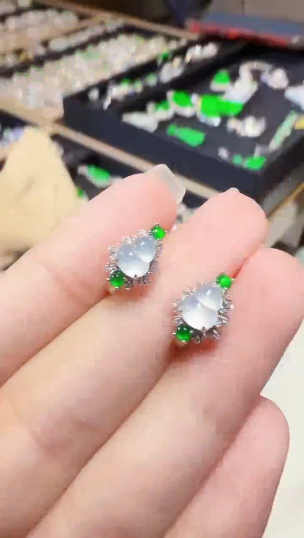 翡翠18K金镶嵌耳饰葫芦