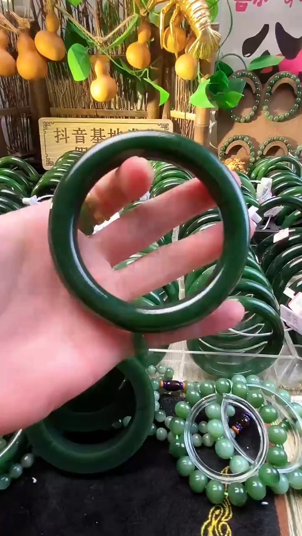 未镶嵌手镯和田玉（碧玉）俄罗斯碧玉手镯