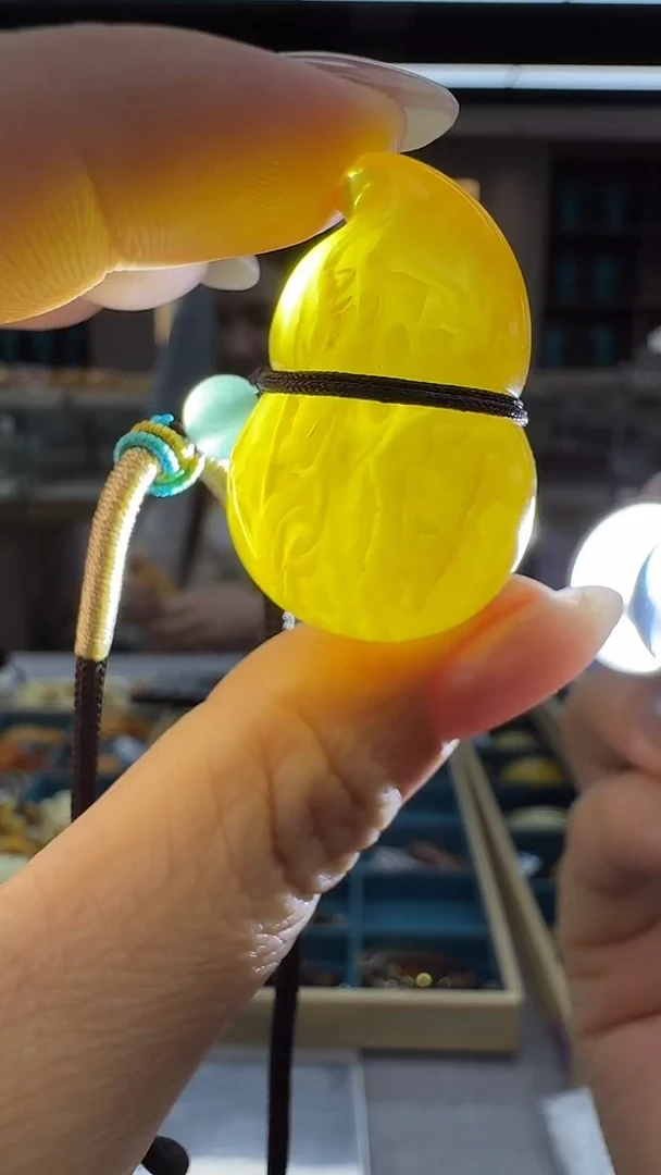 琥珀颈饰未镶嵌253秒拍号 假一罚三