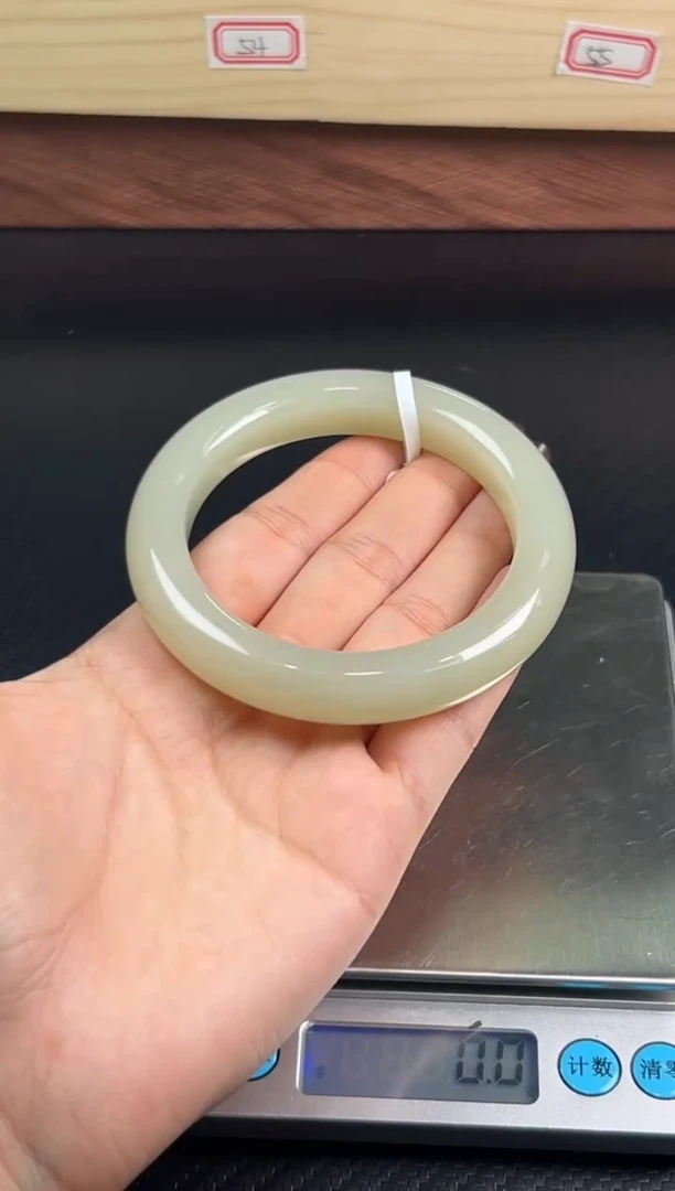 未镶嵌手镯和田玉黑山微色差57+sj